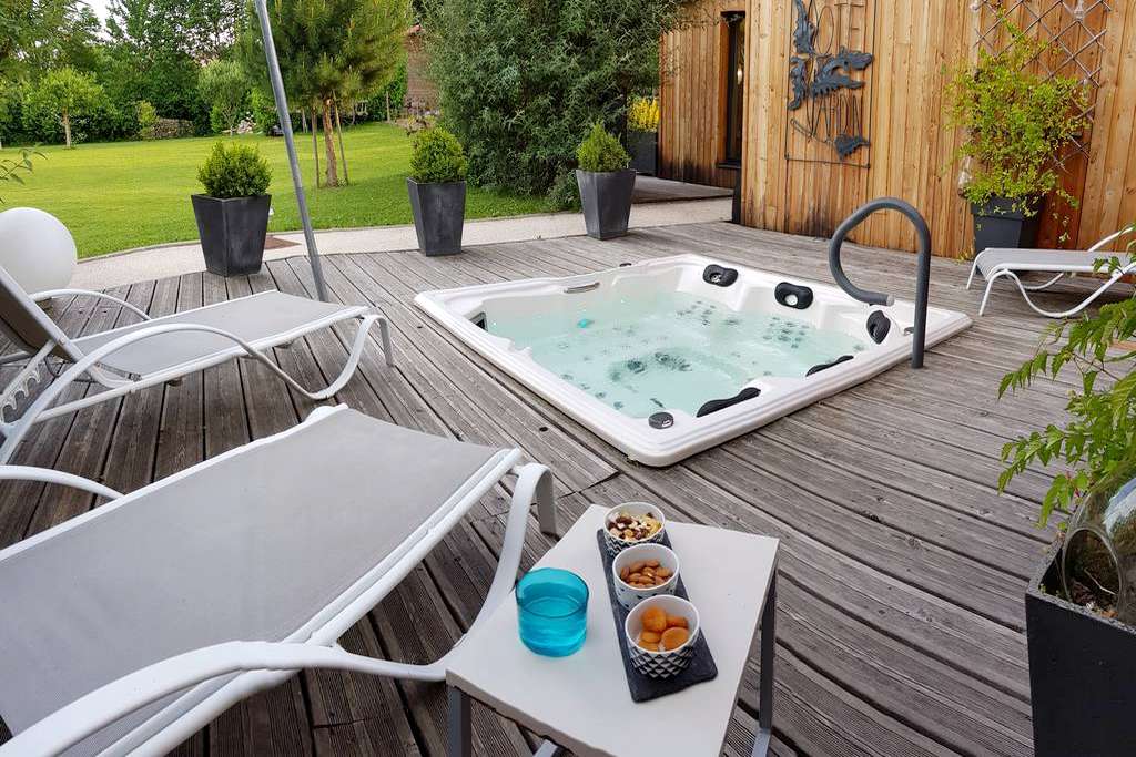 Bon cadeau spa jacuzzi soins Aurillac Marcoles cantal
